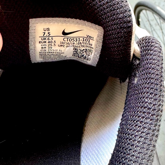 Nike Golf Shoes - Picture 5 of 6